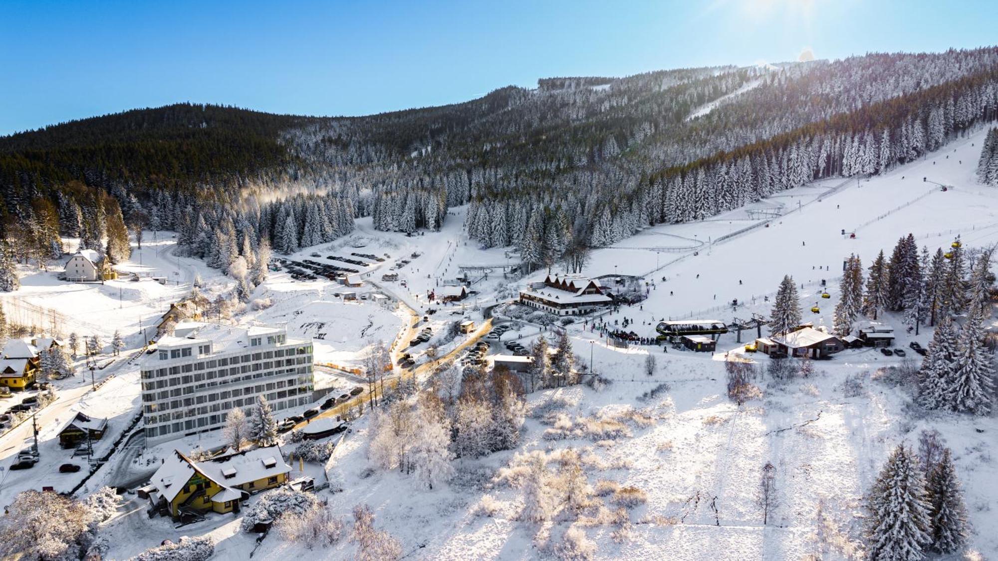 Biala Perla - Czarna Gora Resort By Sun & Snow Z Basenem I Sniadaniem 西恩纳 外观 照片